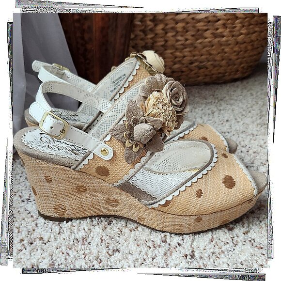 Poetic License Shoes - Tan Wedge Sandals w Floral Appliques  & Dark Tan Polka Dots (7) Poetic License